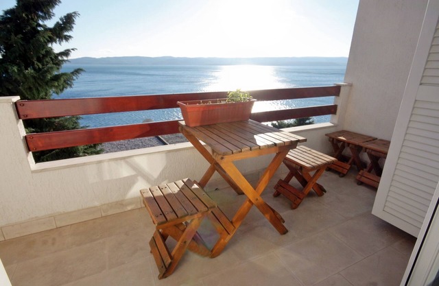 Two bedroom apartment with balcony and sea view Pisak, Omiš (A-5975-e)
