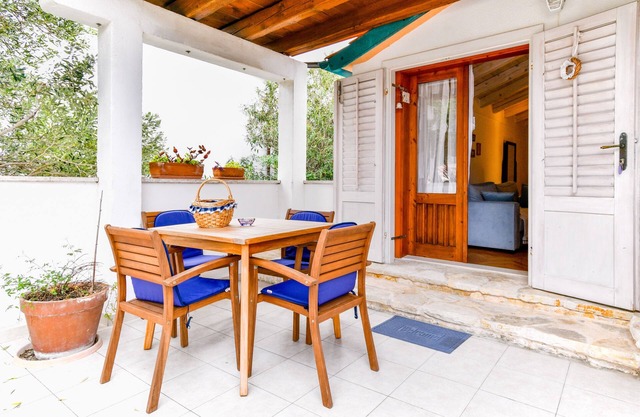 Two bedroom apartment with terrace Barbat, Rab (A-20170-c)
