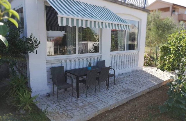 Two bedroom apartment with terrace and sea view Tkon, Pašman (A-5827-b)