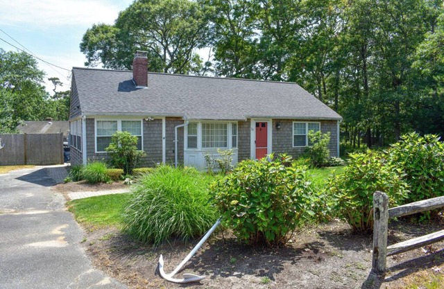 Two bedroom home just a quick drive to West Dennis Beaches