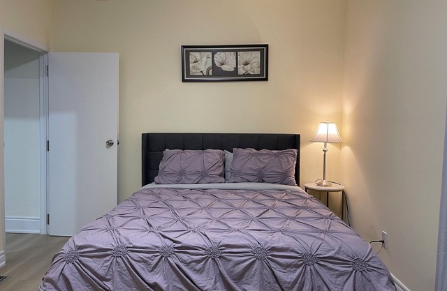 Two-bedroom Suite with King Bed - 4 Min to The Falls