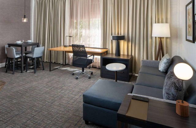 TWO Pet-friendly Suites with Free Breakfast, Near New Orleans Jazz Museum!