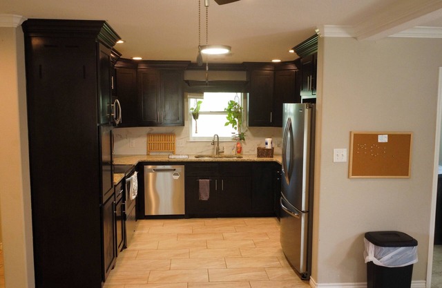 Two-Story 4-bedroom house in Ingleside with WiFi, fenced in yard.