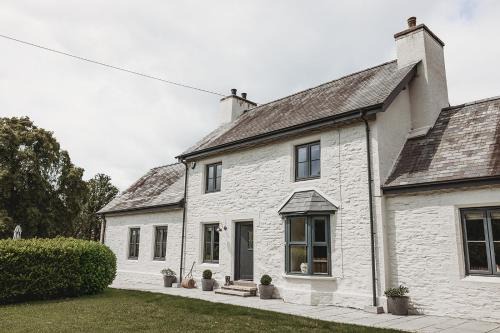 Ty Bach, The Old School Holiday Homes