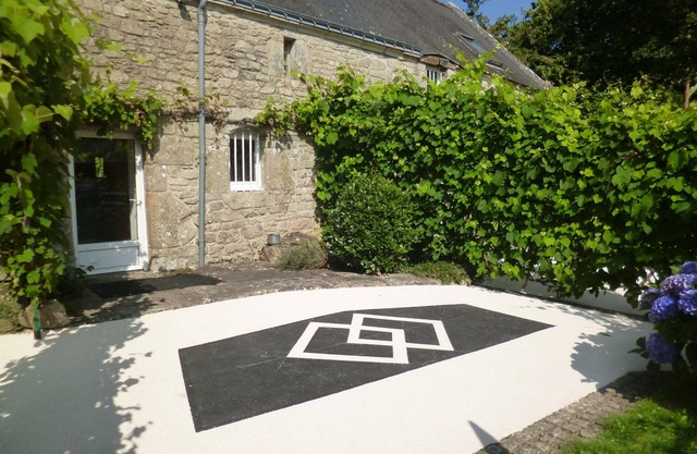 Ty Kreiz cottage: comfort and character in 15th century walls