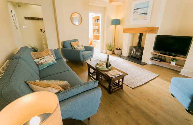 Ty Medi - a town that sleeps 6 guests in 4 bedrooms