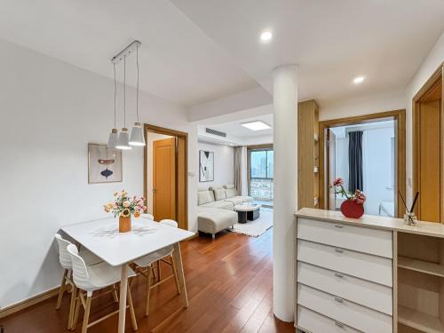 Tyms 2BR Apt TianshanRD Near CESIS Line2