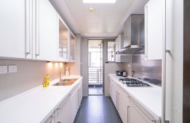 Tyms Premium 3BR 2BA Apt Walk to Metro