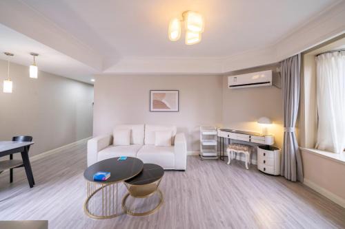 Tyms Stylish 1BR APT Gubei Garden