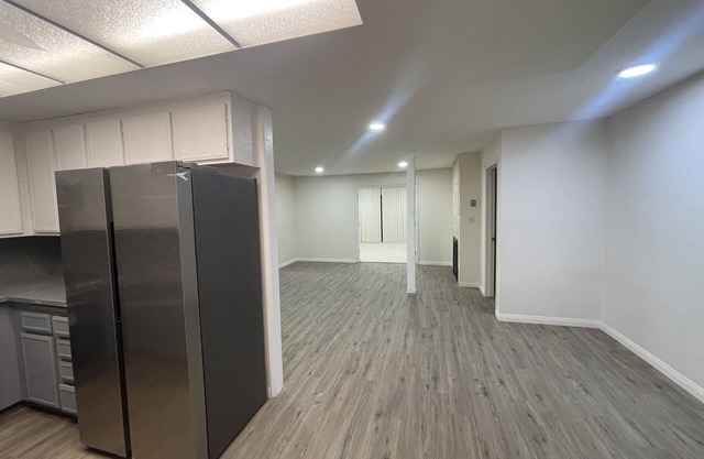 UCLA adj 2-bedroom pet friendly condo in Westwood, Los Angeles with pool