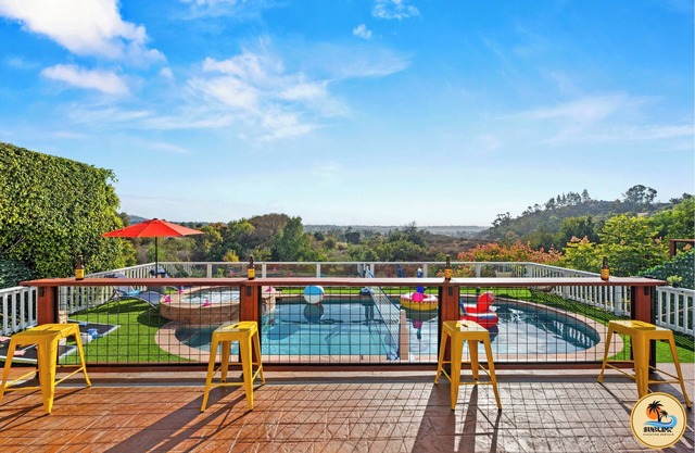 Ultimate Summer Escape: 6BR, Pool, Spa & Views!
