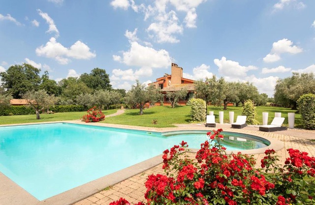 Ultra Luxe Villa w Stunning Pool Paradise