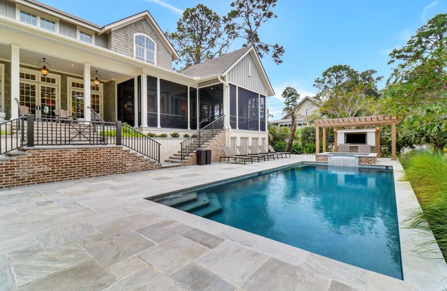Ultra Luxe Home, Pool & Spa, Screened Porch, 5 Min Walk to Beach