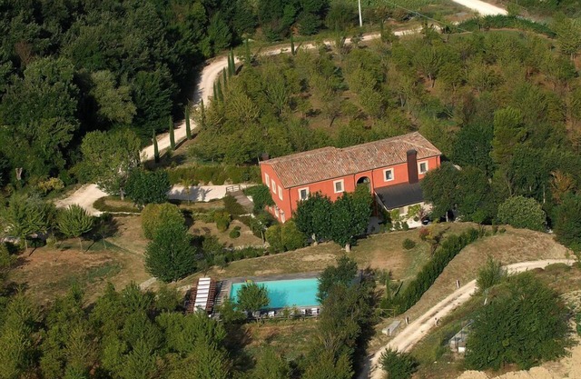 Umbria - A country residence 6 Bedrooms w Ensuite Bathrooms