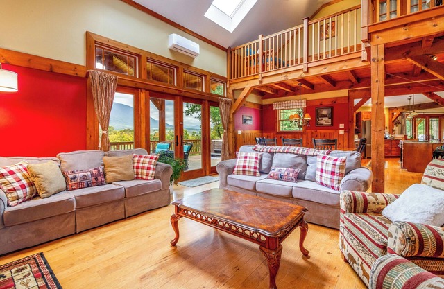 UNBELIEVABLE MOUNTAIN VIEWS! Convenient to Manchester,skiing,outlets