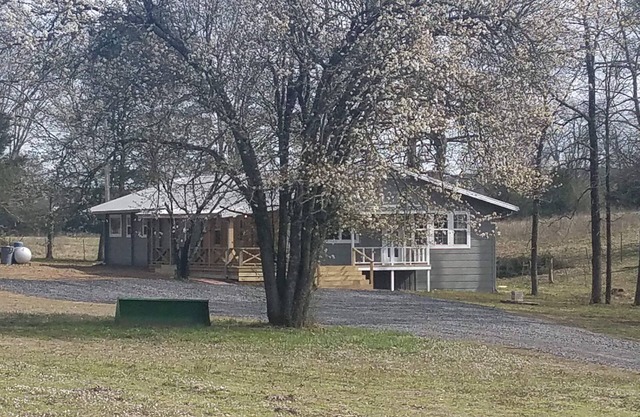 Uncle Bill’s Place- Newly remodeled farmhouse close to CMA, room for everyone