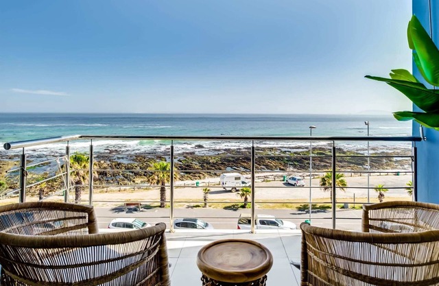 Uninterrupted Ocean Views in Mouille Point (Atlantic Vistas)