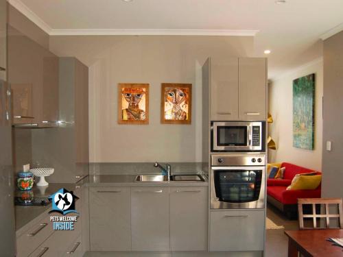 Unique 2Bed Home 100M to Beach