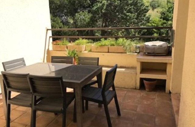 Unique! A T5/6 with terrace and sea view