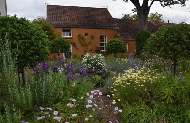 Unique cosy cottage with stunning gardens