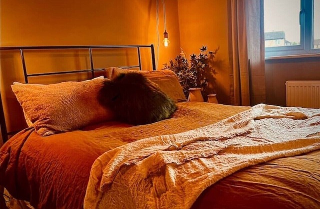 Unique house, stylish decor, with garden.