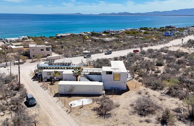 Unique modern repurposed shipping container home. 250mb+ WiFi with Starlink backup. Lounge in a hammock or day bed on one deck or teak furniture w/firepit on the other. Store gear in a large secure guest locker. Free use of SUPs and beach toys.