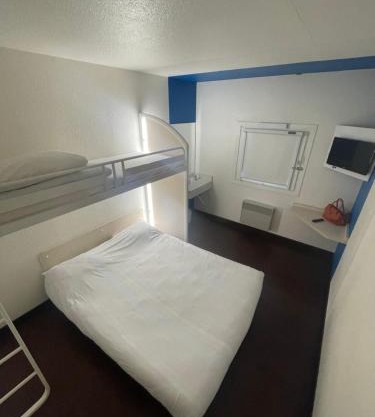 Unisotel Bollène A7 Ex-Hotel F1