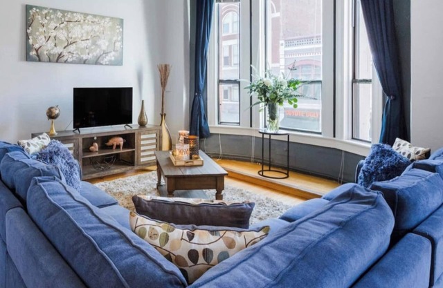 UNIT #202 1-bedroom/1-bath 700 sq. ft suite with Parking & 3 Beds including a full kitchen - Washer/Dryer