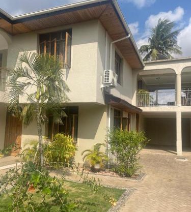 UNUNIOs Mansion