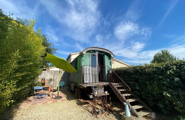 Unusual accommodation in a cosy and comfortable authentic caravan