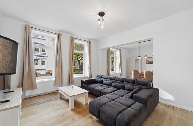 Up to 4 people close to the center