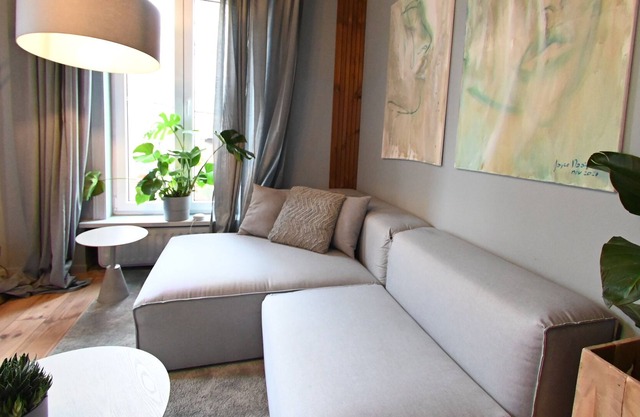 Up too 8- 10 persons stay in Antwerp