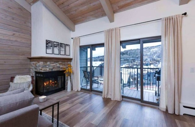 Updated 3 BR Condo w/Pool & Hot-tub