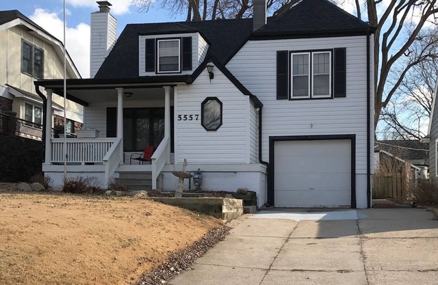 Updated Midtown Gem (10 Minutes to most places)