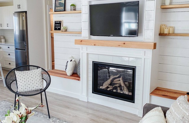 Upper Gibsons Stay · Quiet & Central 1 Bed Suite close to shops & nature trails