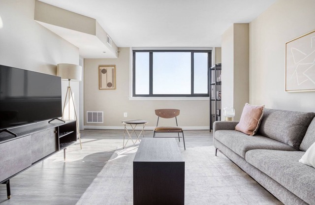 Upscale Clarendon 1BR w/Gym, W/D & Doorman, walk to Metro, by Blueground