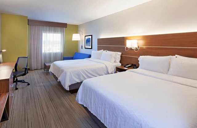 Upscale & Cozy Suite! WiFi & Breakfast Included