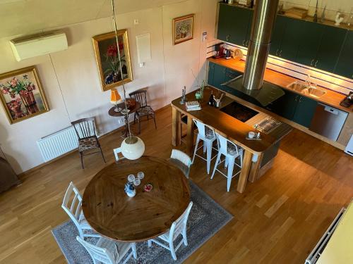 Upscale Hideaway in Converted Barn