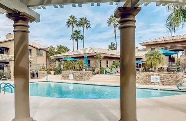Upscale Newly Remodeled Condo in Scottsdale! Amazing Location!