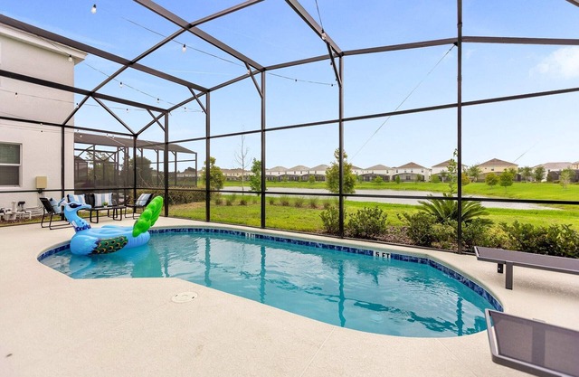 Upstay—Family Retreat w Pool, Games Room & Karaoke