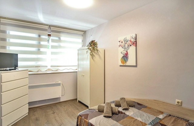 Urban Breeze 2BR apartment with free parking