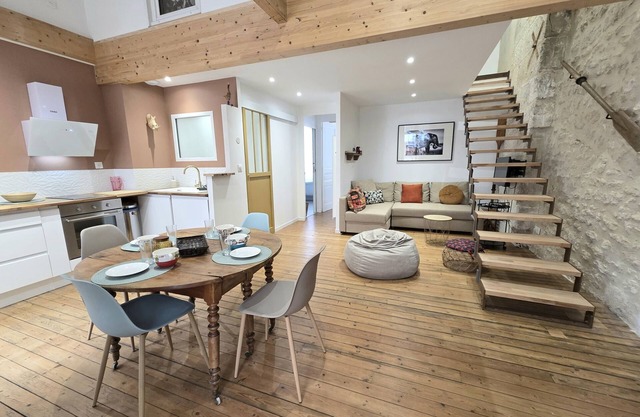 Urban cocoon with private terrace in the heart of