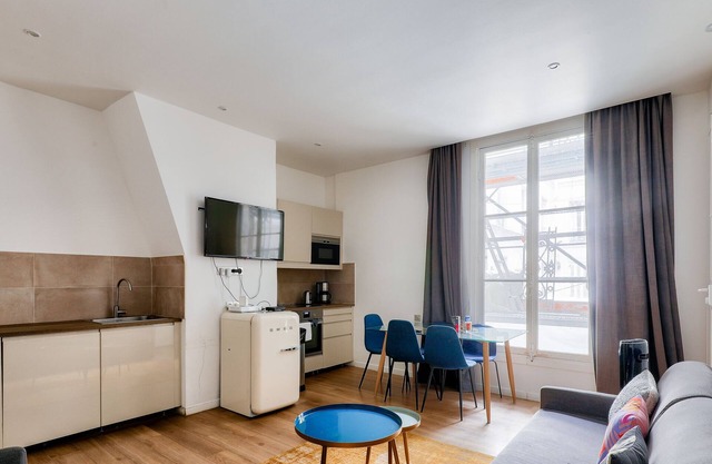 Urban Flat 62 - Charming 3BDR in Triangle d'Or - only 100m from Champs-Elysees