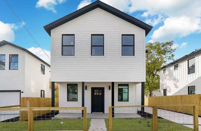 Urban living in downtown SA 3 min from Alamo Dome