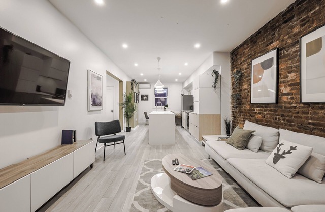 URBAN OASIS 4 BEDROOMS UNIT IN QUIET NEIGHBORHOOD