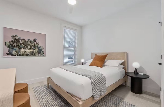 Urban Retreat w/Kitchen & Washer—Explore San Antonio Downtown