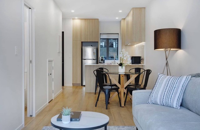 Urban Utopia Hideaway with Parking and Air-con