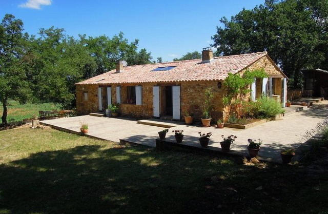 Uzès 6 km - Former sheepfold, with swimming pool. Exceptional calm setting.