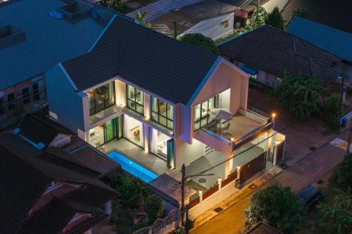 V226 4BR Pool Villa Near Laguna, Golf & Beaches