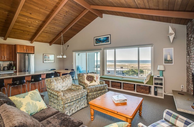 V486 is a 2 bedroom fully equipped condo on the 3rd floor of Pacific View.